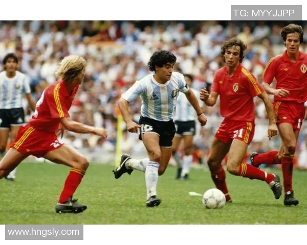 法国足球明星皮雷的传奇生涯与对足球的深刻影响解析 法国足球明星皮雷的传奇生涯与对足球的深刻影响解析