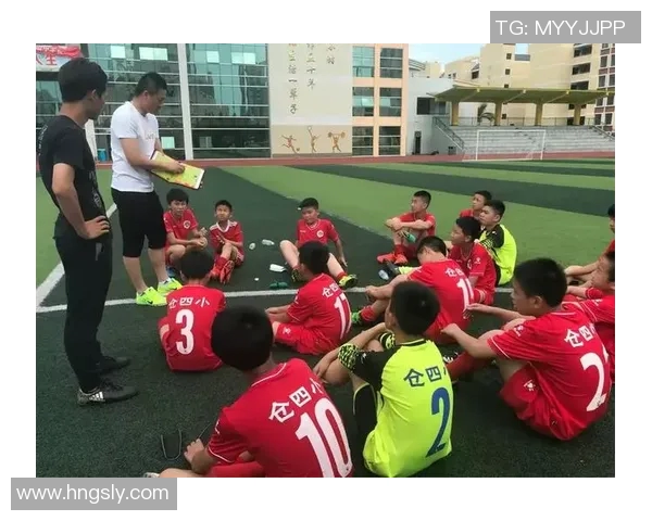 吴强独家解析足球技巧与战术分享助你提升球技与比赛理解